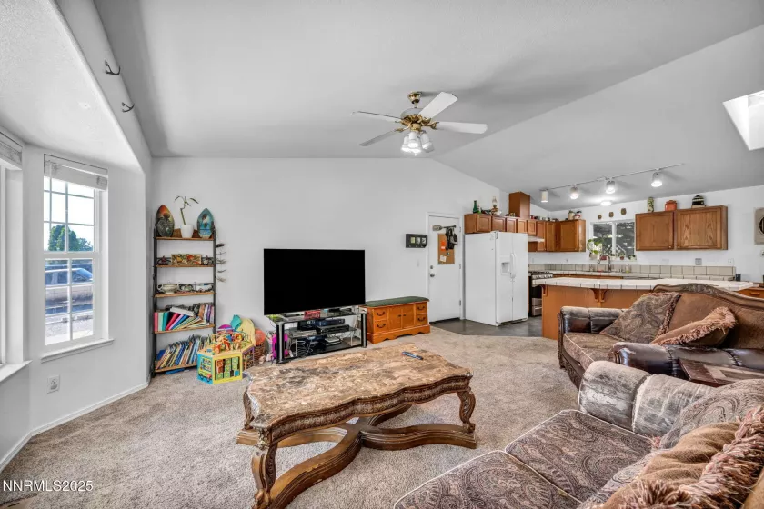 1037 Turtledove, Sparks, Nevada 89441, 3 Bedrooms Bedrooms, ,2 BathroomsBathrooms,Residential,Residential,Turtledove,250055985