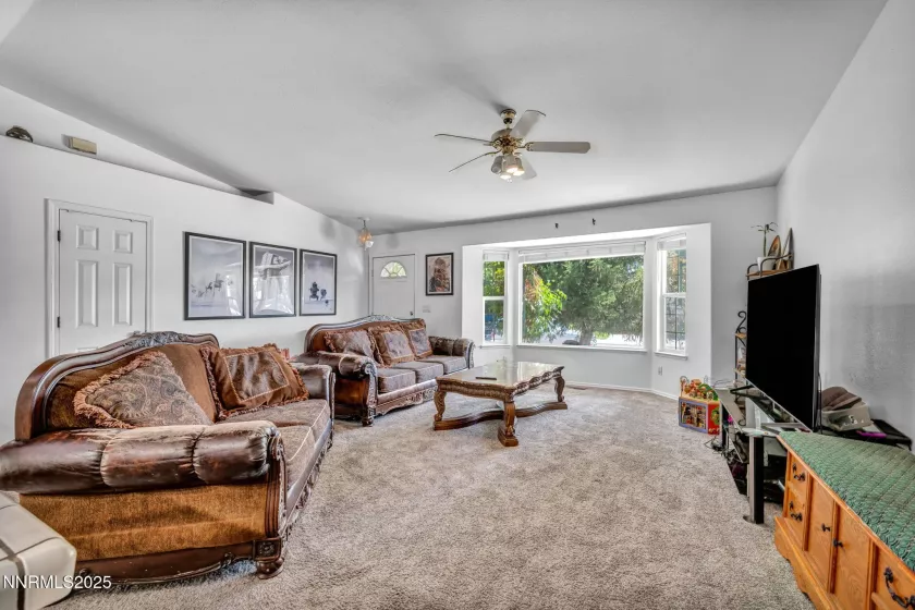 1037 Turtledove, Sparks, Nevada 89441, 3 Bedrooms Bedrooms, ,2 BathroomsBathrooms,Residential,Residential,Turtledove,250055985