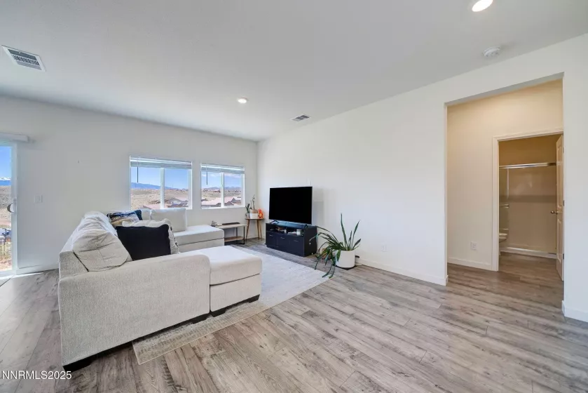 2040 Painted Sky, Sun Valley, Nevada 89433, 5 Bedrooms Bedrooms, ,3 BathroomsBathrooms,Residential,Residential,Painted Sky,250055996