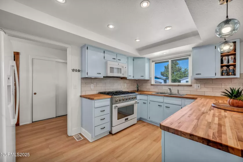 3260 Cashill, Reno, Nevada 89509, 4 Bedrooms Bedrooms, ,3 BathroomsBathrooms,Residential,Residential,Cashill,250056005