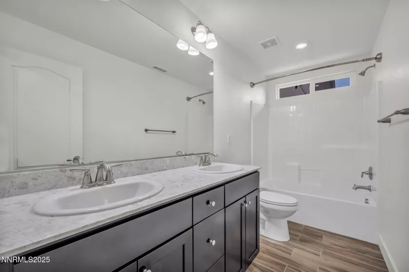 7423 Comet, Sparks, Nevada 89436, 4 Bedrooms Bedrooms, ,3 BathroomsBathrooms,Residential,Residential,Comet,250056010
