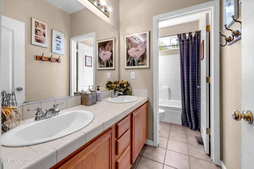 6131 Mia Vista, Reno, Nevada 89502, 4 Bedrooms Bedrooms, ,2 BathroomsBathrooms,Residential,Residential,Mia Vista,250056063