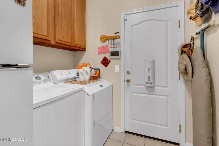 6131 Mia Vista, Reno, Nevada 89502, 4 Bedrooms Bedrooms, ,2 BathroomsBathrooms,Residential,Residential,Mia Vista,250056063