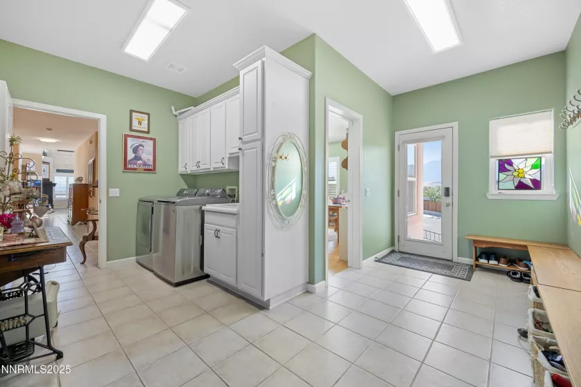 1037 Sunburst, Reno, Nevada 89509, 4 Bedrooms Bedrooms, ,4 BathroomsBathrooms,Residential,Residential,Sunburst,250056067