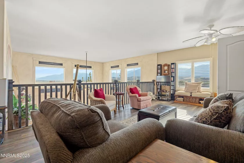 1037 Sunburst, Reno, Nevada 89509, 4 Bedrooms Bedrooms, ,4 BathroomsBathrooms,Residential,Residential,Sunburst,250056067