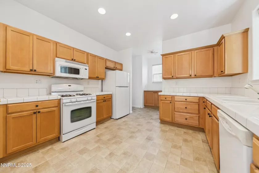 1686 Minden Village, Minden, Nevada 89423, 3 Bedrooms Bedrooms, ,3 BathroomsBathrooms,Residential,Residential,Minden Village,250056071