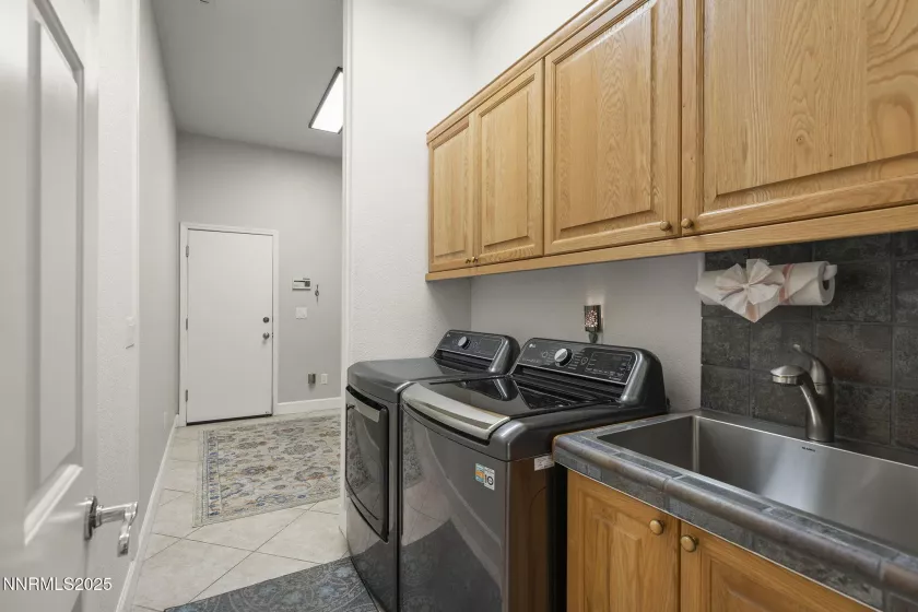 217 Snow Creek, Reno, Nevada 89511, 4 Bedrooms Bedrooms, ,3 BathroomsBathrooms,Residential,Residential,Snow Creek,250056073