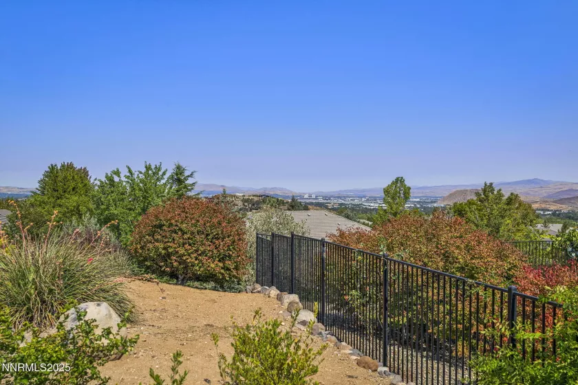 217 Snow Creek, Reno, Nevada 89511, 4 Bedrooms Bedrooms, ,3 BathroomsBathrooms,Residential,Residential,Snow Creek,250056073