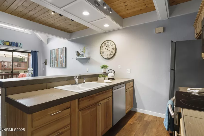 989 Tahoe, Incline Village, Nevada 89451, 4 Bedrooms Bedrooms, ,2 BathroomsBathrooms,Residential,Residential,Tahoe,250056096