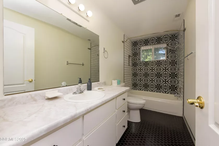 1494 Hussman, Gardnerville, Nevada 89410, 5 Bedrooms Bedrooms, ,3 BathroomsBathrooms,Residential,Residential,Hussman,250056116