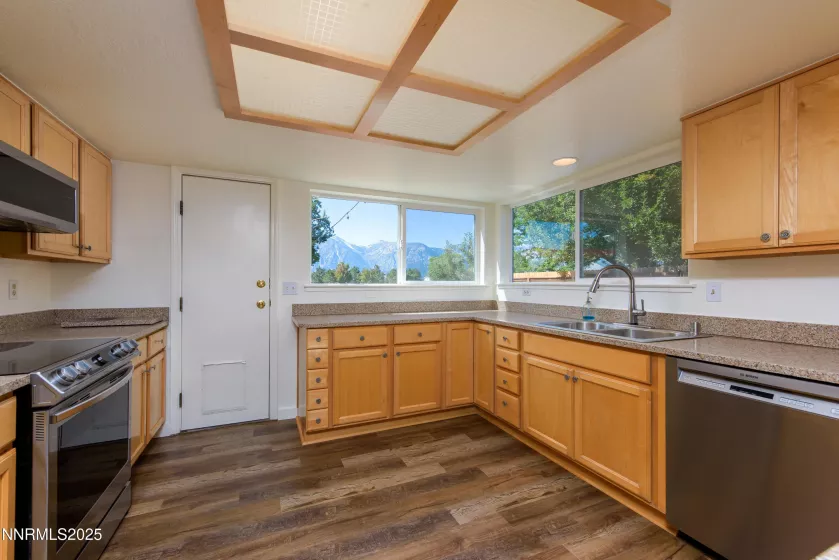 1494 Hussman, Gardnerville, Nevada 89410, 5 Bedrooms Bedrooms, ,3 BathroomsBathrooms,Residential,Residential,Hussman,250056116