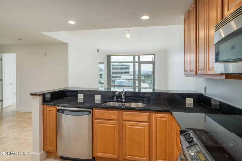 50 Sierra, Reno, Nevada 89501, 2 Bedrooms Bedrooms, ,2 BathroomsBathrooms,Residential,Residential,Sierra,250056123