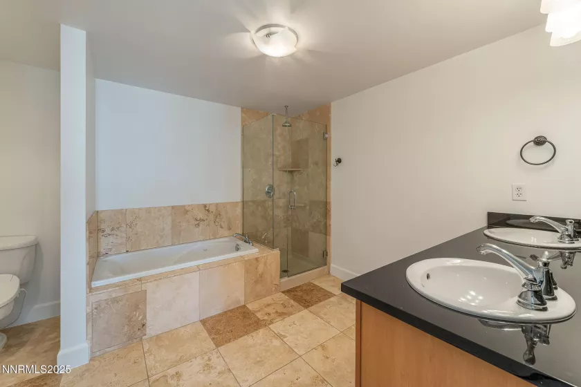 50 Sierra, Reno, Nevada 89501, 2 Bedrooms Bedrooms, ,2 BathroomsBathrooms,Residential,Residential,Sierra,250056123