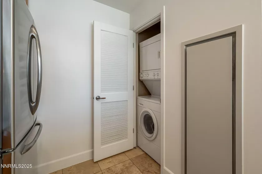 50 Sierra, Reno, Nevada 89501, 2 Bedrooms Bedrooms, ,2 BathroomsBathrooms,Residential,Residential,Sierra,250056123