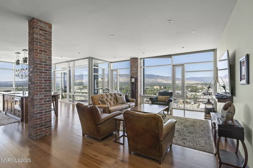 255 Sierra, Reno, Nevada 89501, 2 Bedrooms Bedrooms, ,3 BathroomsBathrooms,Residential,Residential,Sierra,250056131