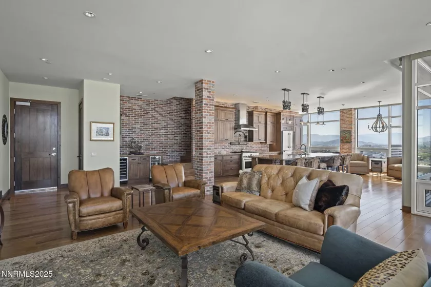 255 Sierra, Reno, Nevada 89501, 2 Bedrooms Bedrooms, ,3 BathroomsBathrooms,Residential,Residential,Sierra,250056131