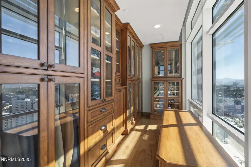 255 Sierra, Reno, Nevada 89501, 2 Bedrooms Bedrooms, ,3 BathroomsBathrooms,Residential,Residential,Sierra,250056131