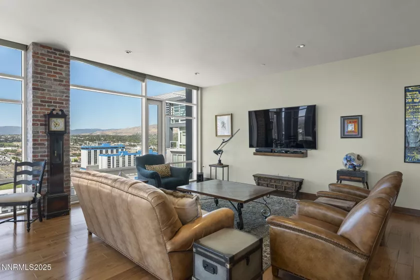 255 Sierra, Reno, Nevada 89501, 2 Bedrooms Bedrooms, ,3 BathroomsBathrooms,Residential,Residential,Sierra,250056131