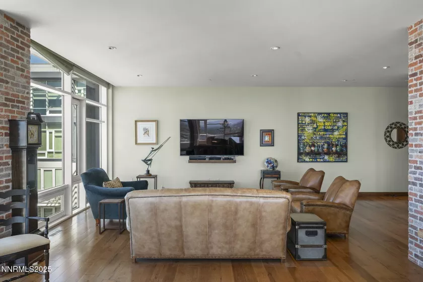 255 Sierra, Reno, Nevada 89501, 2 Bedrooms Bedrooms, ,3 BathroomsBathrooms,Residential,Residential,Sierra,250056131