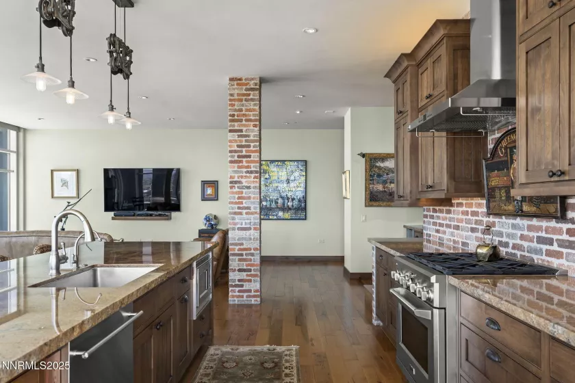 255 Sierra, Reno, Nevada 89501, 2 Bedrooms Bedrooms, ,3 BathroomsBathrooms,Residential,Residential,Sierra,250056131