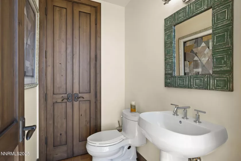 255 Sierra, Reno, Nevada 89501, 2 Bedrooms Bedrooms, ,3 BathroomsBathrooms,Residential,Residential,Sierra,250056131