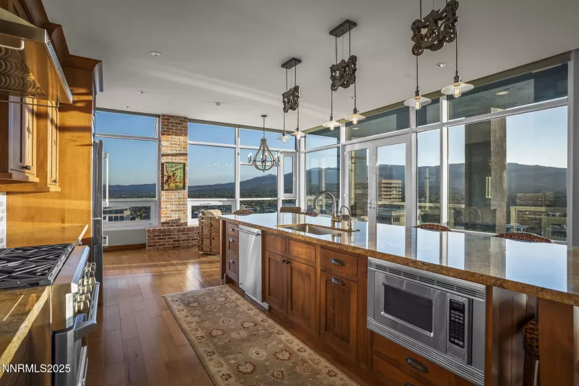 255 Sierra, Reno, Nevada 89501, 2 Bedrooms Bedrooms, ,3 BathroomsBathrooms,Residential,Residential,Sierra,250056131