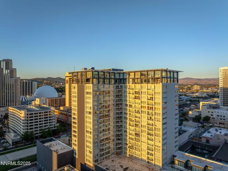 255 Sierra, Reno, Nevada 89501, 2 Bedrooms Bedrooms, ,3 BathroomsBathrooms,Residential,Residential,Sierra,250056131