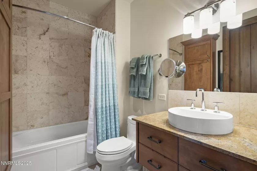 255 Sierra, Reno, Nevada 89501, 2 Bedrooms Bedrooms, ,3 BathroomsBathrooms,Residential,Residential,Sierra,250056131