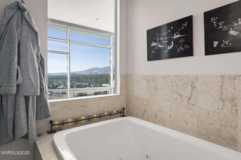 255 Sierra, Reno, Nevada 89501, 2 Bedrooms Bedrooms, ,3 BathroomsBathrooms,Residential,Residential,Sierra,250056131