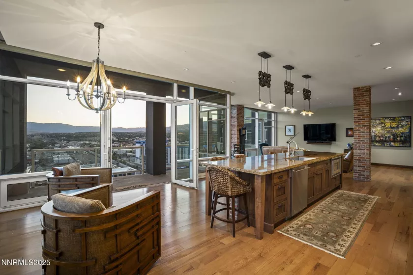 255 Sierra, Reno, Nevada 89501, 2 Bedrooms Bedrooms, ,3 BathroomsBathrooms,Residential,Residential,Sierra,250056131