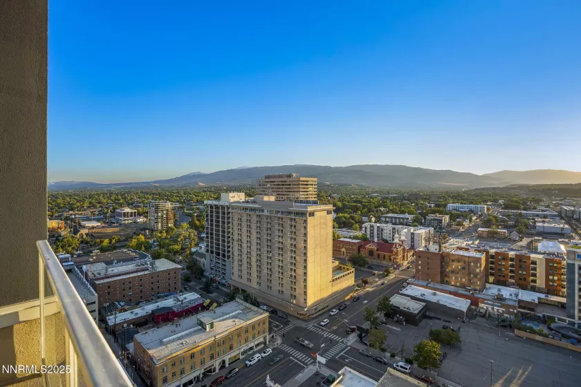 255 Sierra, Reno, Nevada 89501, 2 Bedrooms Bedrooms, ,3 BathroomsBathrooms,Residential,Residential,Sierra,250056131