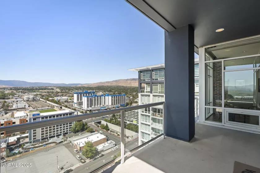 255 Sierra, Reno, Nevada 89501, 2 Bedrooms Bedrooms, ,3 BathroomsBathrooms,Residential,Residential,Sierra,250056131