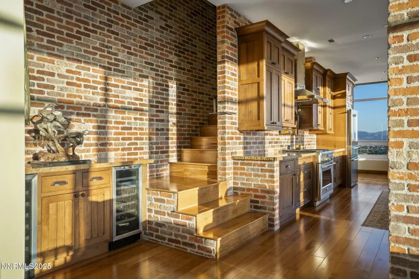 255 Sierra, Reno, Nevada 89501, 2 Bedrooms Bedrooms, ,3 BathroomsBathrooms,Residential,Residential,Sierra,250056131