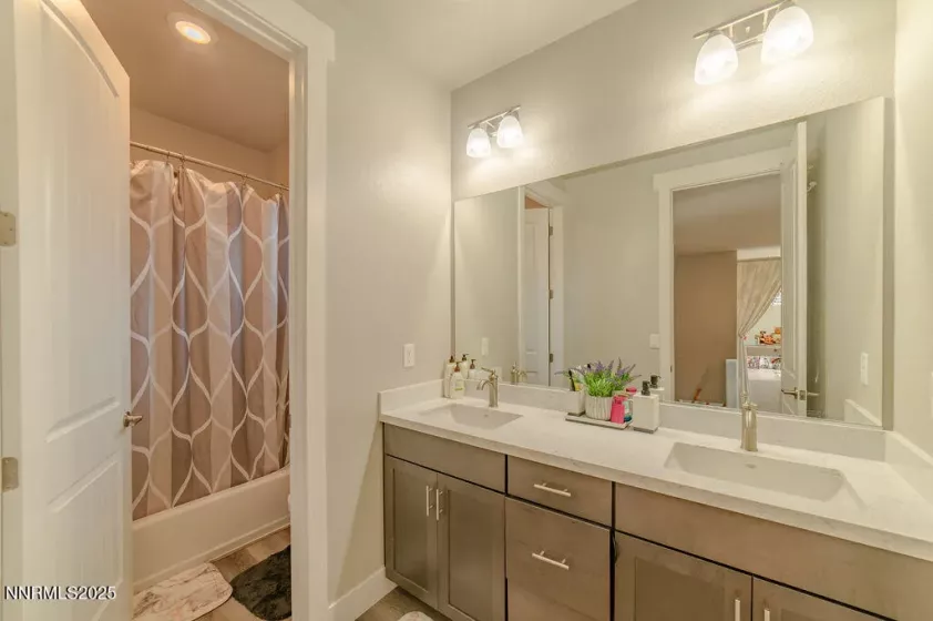 944 Los Alamitos, Minden, Nevada 89423, 4 Bedrooms Bedrooms, ,4 BathroomsBathrooms,Residential,Residential,Los Alamitos,250056135