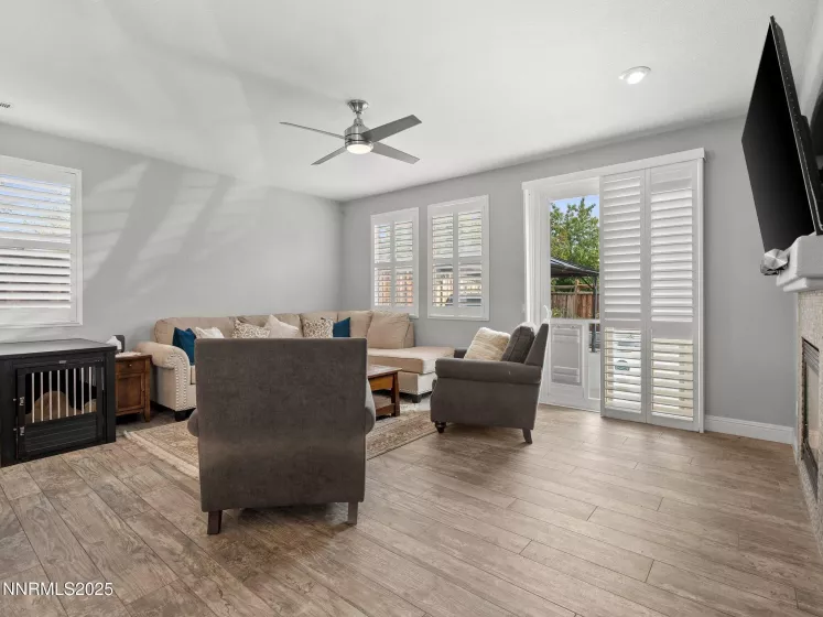 7476 Lorna, Sparks, Nevada 89436, 4 Bedrooms Bedrooms, ,3 BathroomsBathrooms,Residential,Residential,Lorna,250056136