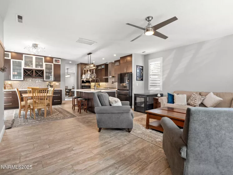 7476 Lorna, Sparks, Nevada 89436, 4 Bedrooms Bedrooms, ,3 BathroomsBathrooms,Residential,Residential,Lorna,250056136