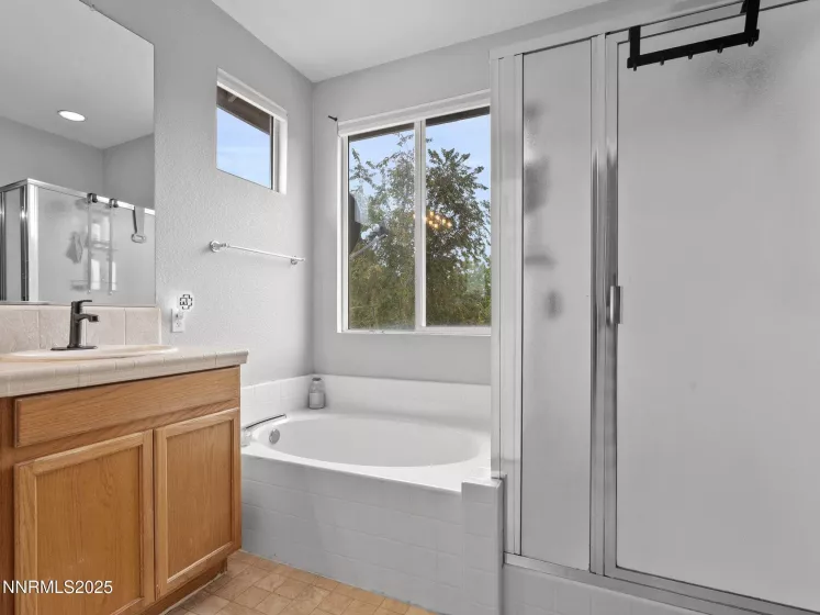 7476 Lorna, Sparks, Nevada 89436, 4 Bedrooms Bedrooms, ,3 BathroomsBathrooms,Residential,Residential,Lorna,250056136