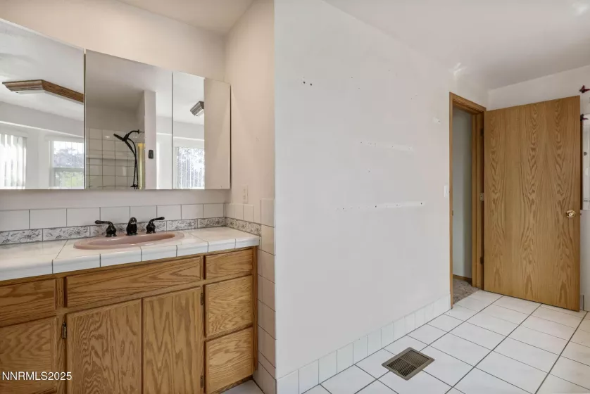 3338 Vista Grande, Carson City, Nevada 89705, 2 Bedrooms Bedrooms, ,2 BathroomsBathrooms,Residential,Residential,Vista Grande,250056142