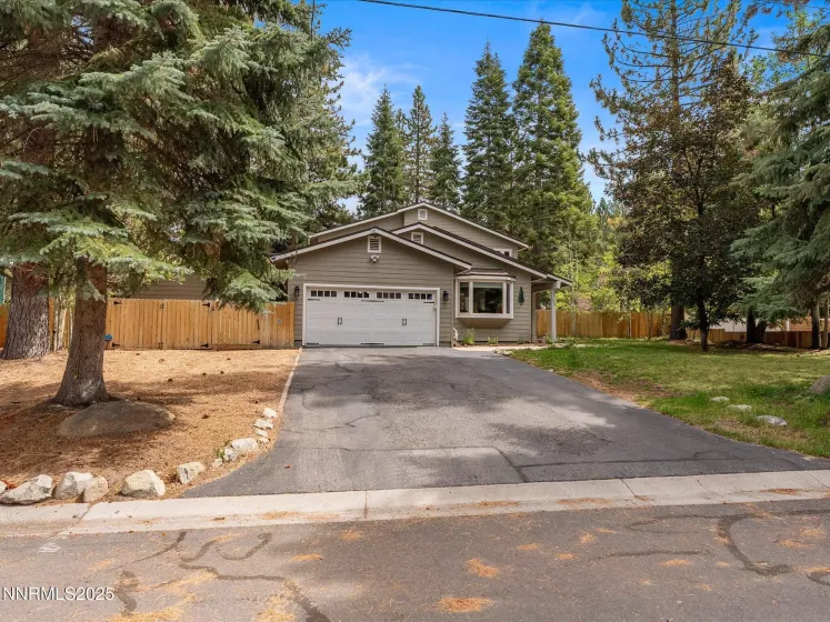 115 Cypress, Stateline, Nevada 89449, 4 Bedrooms Bedrooms, ,2 BathroomsBathrooms,Residential,Residential,Cypress,250056143