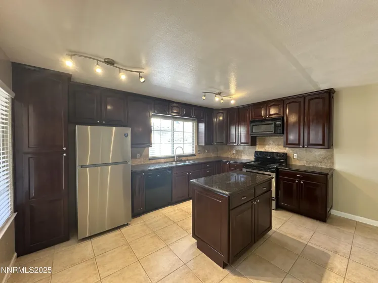 1066 Palmwood, Sparks, Nevada 89434, 4 Bedrooms Bedrooms, ,2 BathroomsBathrooms,Residential Lease,Manufactured,Palmwood,250056168