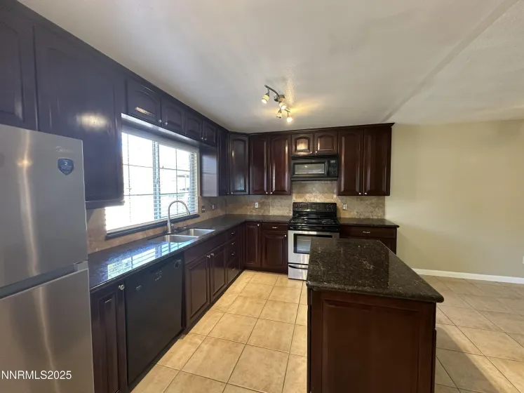 1066 Palmwood, Sparks, Nevada 89434, 4 Bedrooms Bedrooms, ,2 BathroomsBathrooms,Residential Lease,Manufactured,Palmwood,250056168