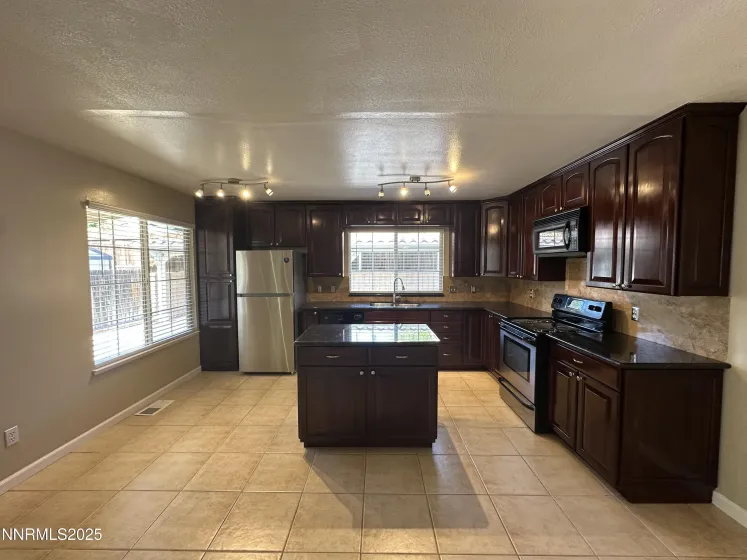 1066 Palmwood, Sparks, Nevada 89434, 4 Bedrooms Bedrooms, ,2 BathroomsBathrooms,Residential Lease,Manufactured,Palmwood,250056168