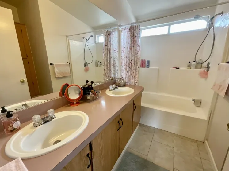 18 Lampshire Dr, Reno, Nevada 89506, 3 Bedrooms Bedrooms, 10 Rooms Rooms,2 BathroomsBathrooms,Manufactured,Residential,Lampshire,250056229