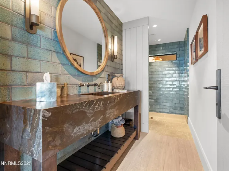 Lower bathroom suite