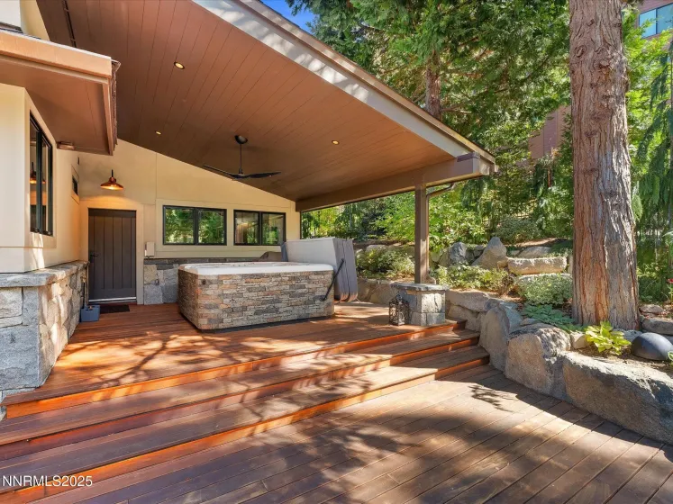 2nd laundry room, upstairs