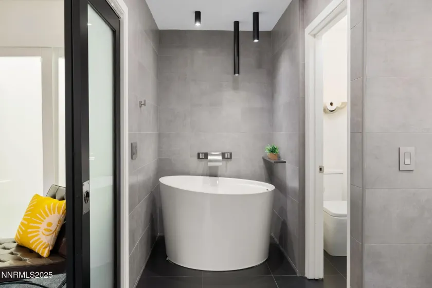 2535 Lake Ridge Shores, Reno, Nevada 89519, 4 Bedrooms Bedrooms, ,4 BathroomsBathrooms,Residential,Residential,Lake Ridge Shores,250056353