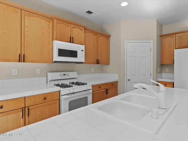 9290 Hummer, Reno, Nevada 89521, 4 Bedrooms Bedrooms, ,3 BathroomsBathrooms,Residential,Residential,Hummer,250056356