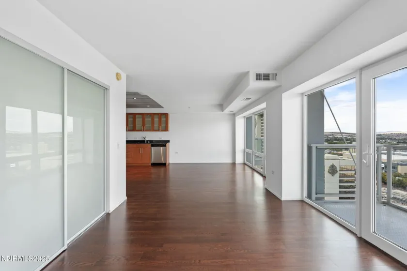 255 Sierra, Reno, Nevada 89501, 1 Bedroom Bedrooms, ,1 BathroomBathrooms,Residential,Residential,Sierra,250056407