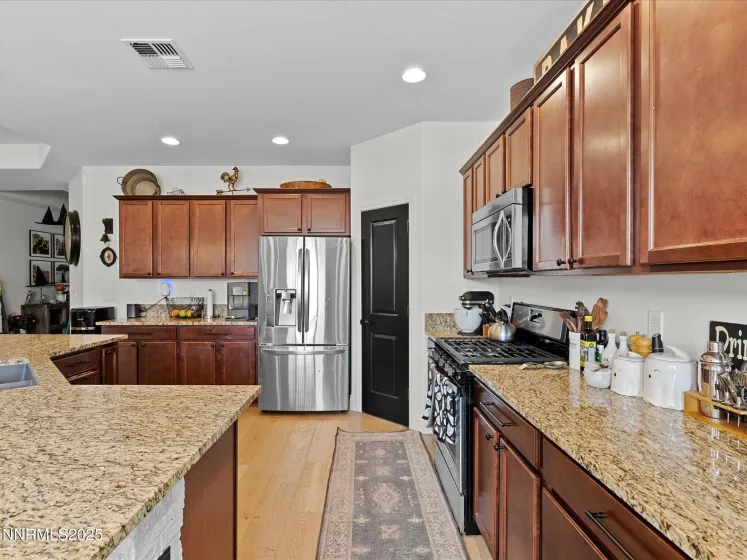 941 Silver Coyote, Sparks, Nevada 89436, 3 Bedrooms Bedrooms, ,2 BathroomsBathrooms,Residential,Residential,Silver Coyote,250056406