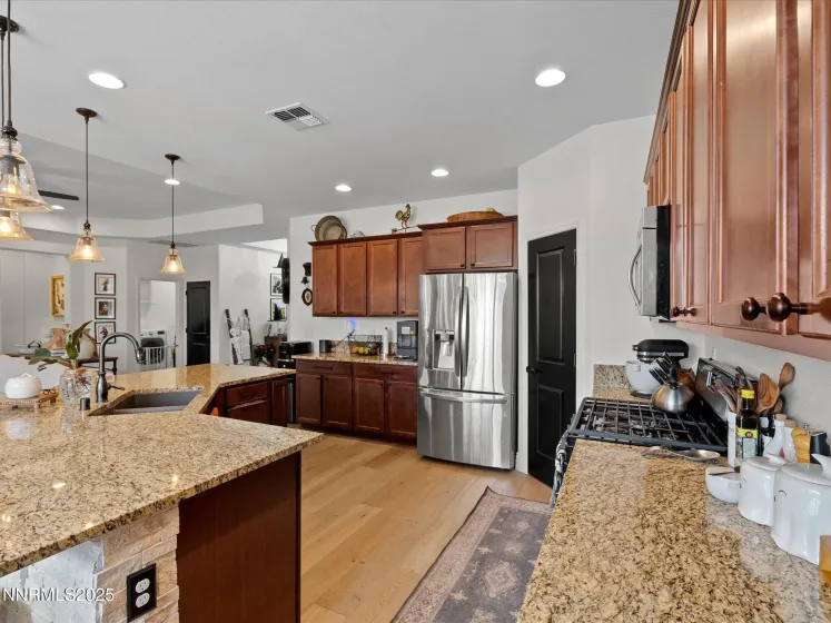 941 Silver Coyote, Sparks, Nevada 89436, 3 Bedrooms Bedrooms, ,2 BathroomsBathrooms,Residential,Residential,Silver Coyote,250056406